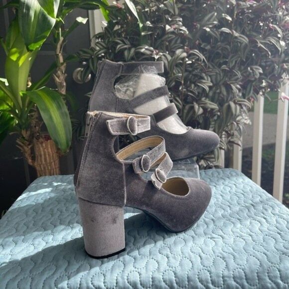Yoki Gray Ankle Boots with Straps - Picture 8 of 8